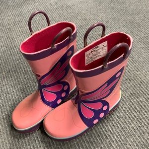 Girls shoes raining snow